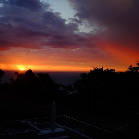 Bright Camps Bay Loft With Stunning Views And Shared Pool Cidade Do Cabo Exterior foto