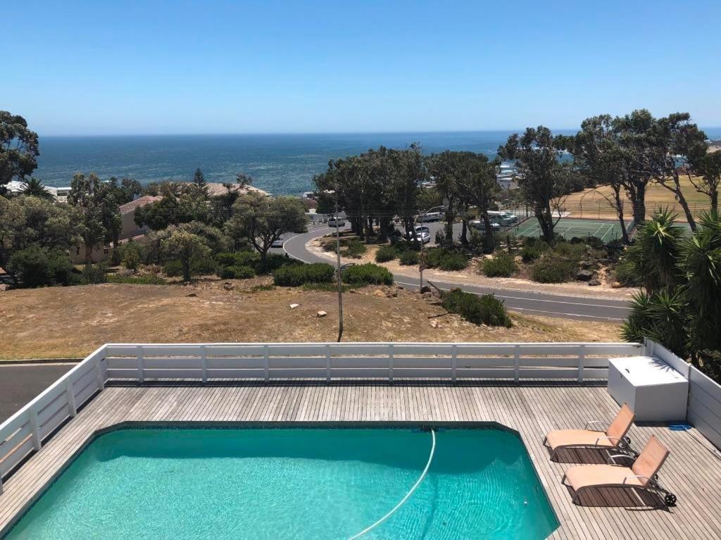 Bright Camps Bay Loft With Stunning Views And Shared Pool Cidade Do Cabo Exterior foto