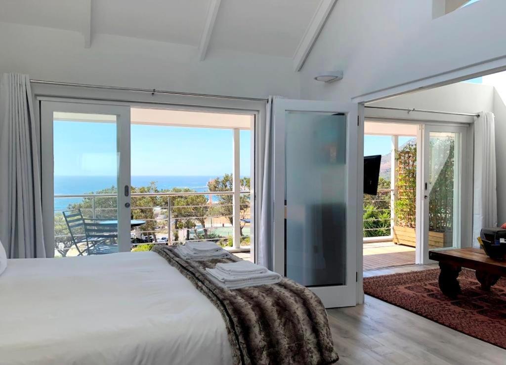 Bright Camps Bay Loft With Stunning Views And Shared Pool Cidade Do Cabo Exterior foto
