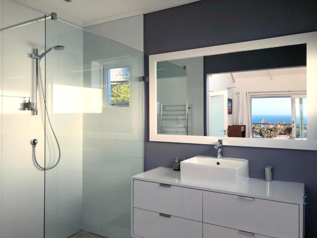 Bright Camps Bay Loft With Stunning Views And Shared Pool Cidade Do Cabo Exterior foto
