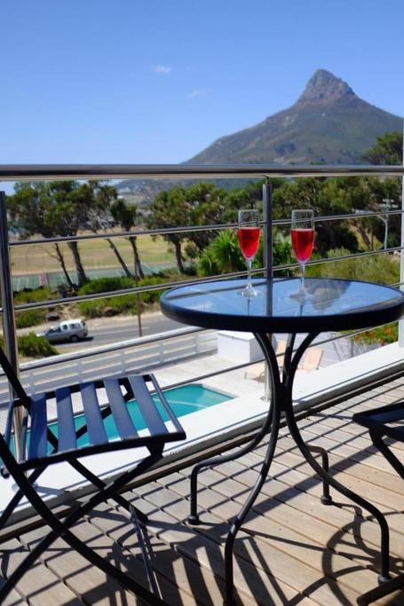 Bright Camps Bay Loft With Stunning Views And Shared Pool Cidade Do Cabo Exterior foto
